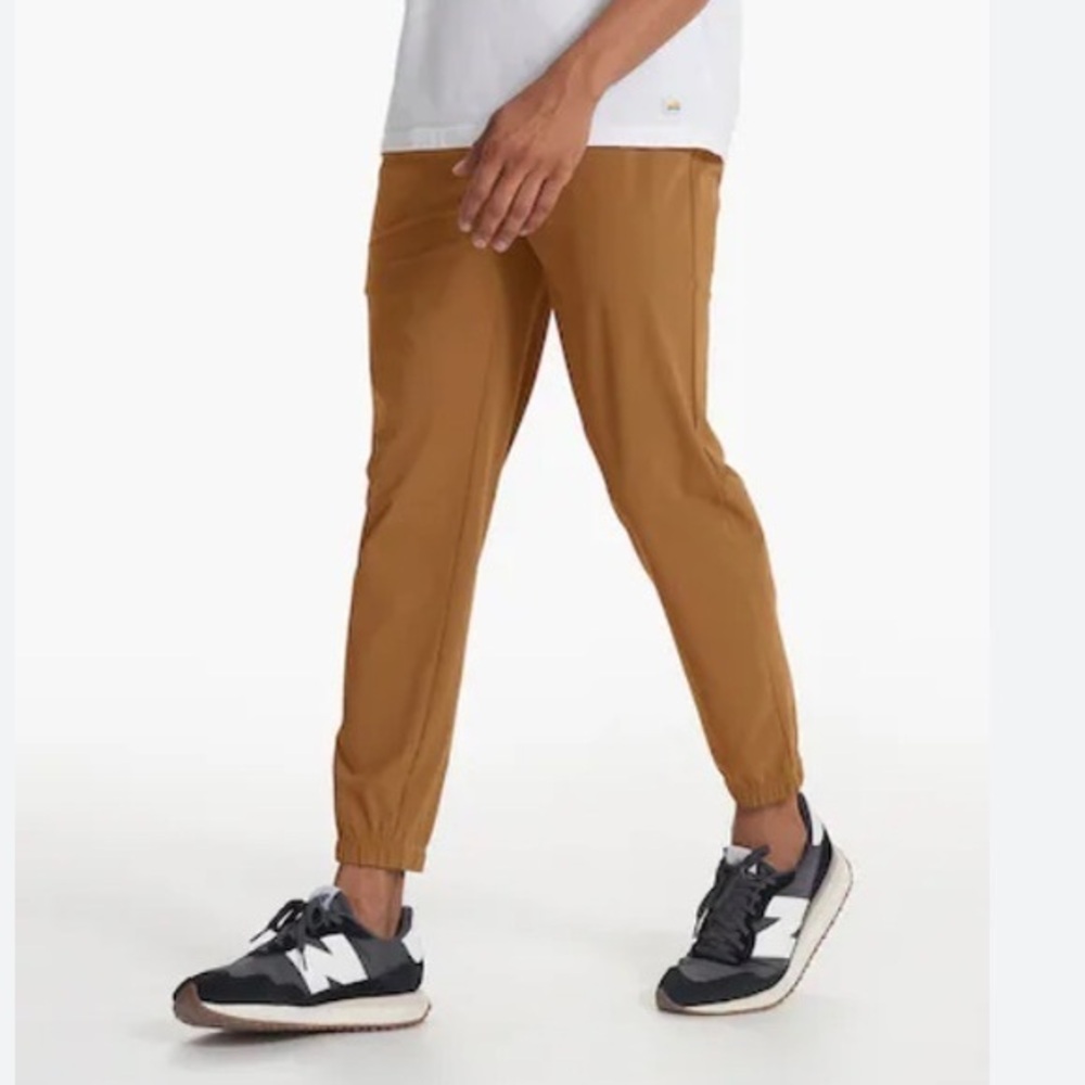 Vuori Men’s Fleet Joggers Caramel Size Large